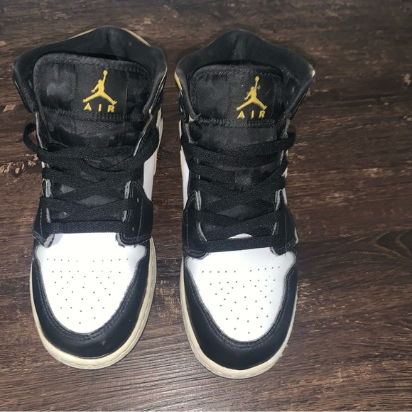 Nike Air Jordan 1 Mid Pollen size 6y - Picture 2 of 6